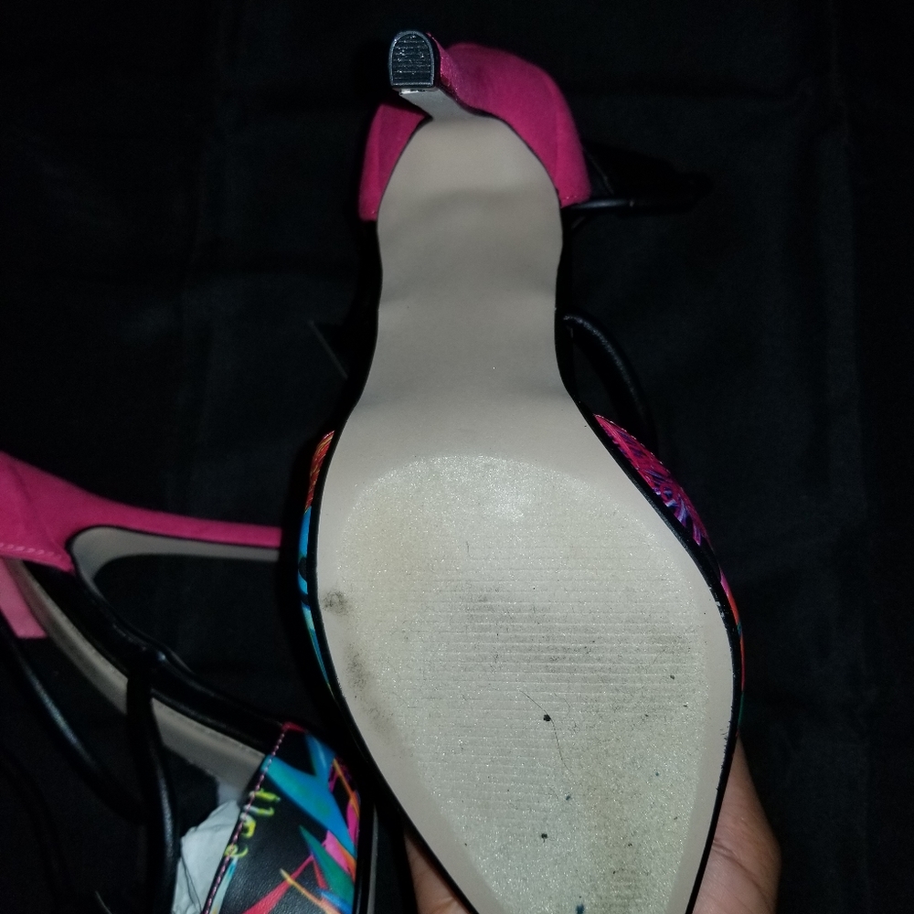 Pointed toe multi colored pumps - Picture 3 of 6